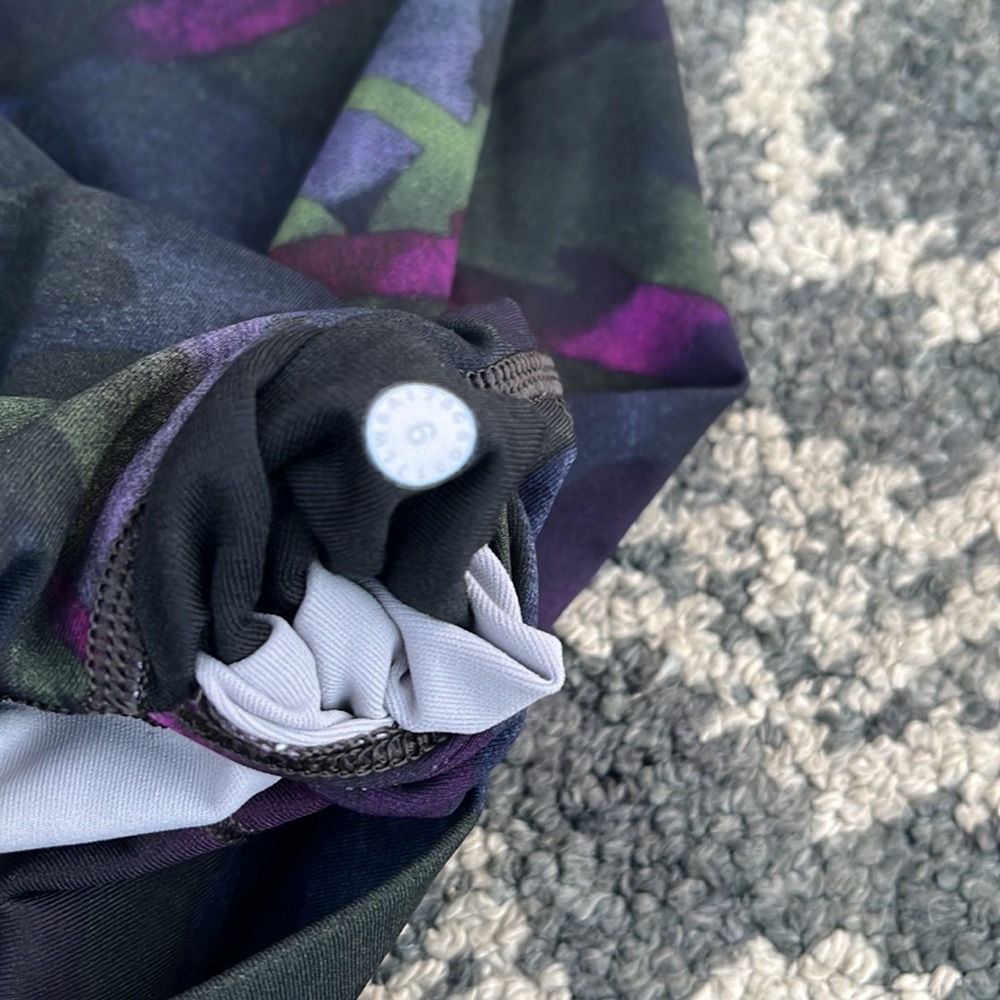 Lululemon - Picture 4 of 5